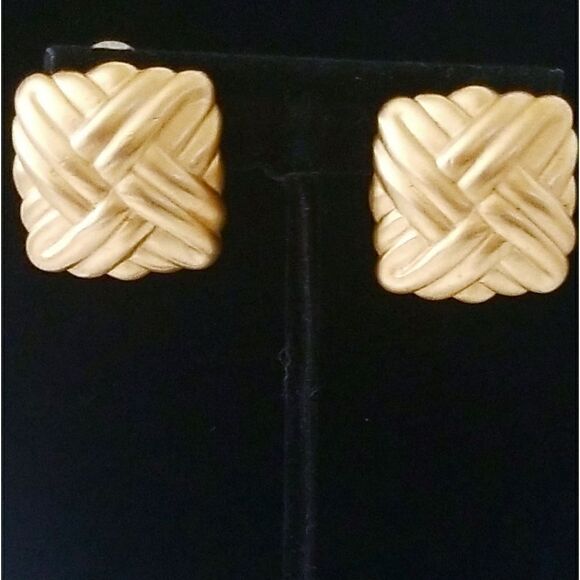 Anne Klien signature satin gold Matte textured square earrings - Picture 2 of 8